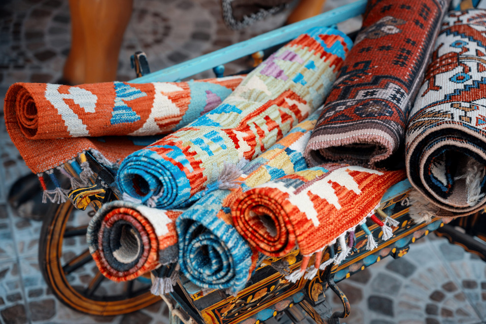 Why Sultanahmet Is the Best Place to Buy Turkish Rugs?